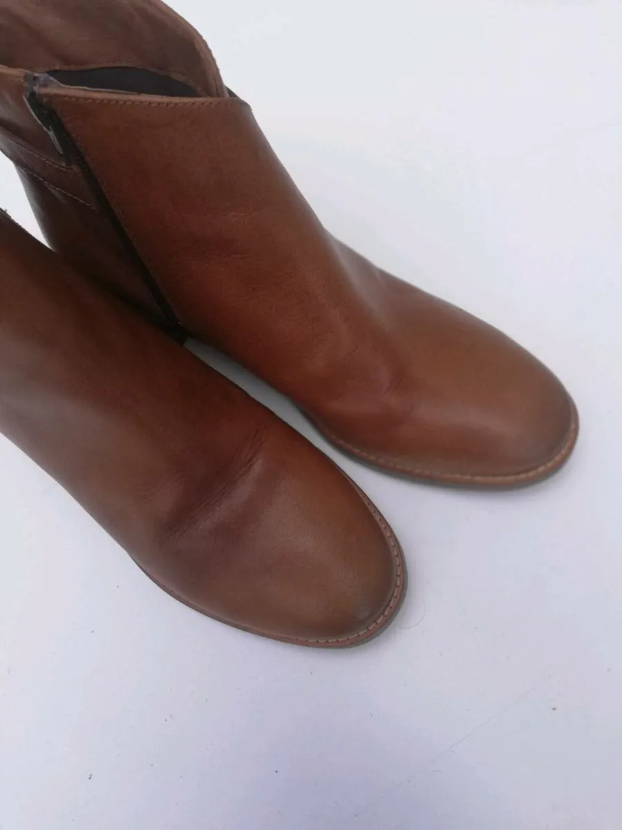 Fatface ladies leather heeled ankle boots uk 7 - Image 4