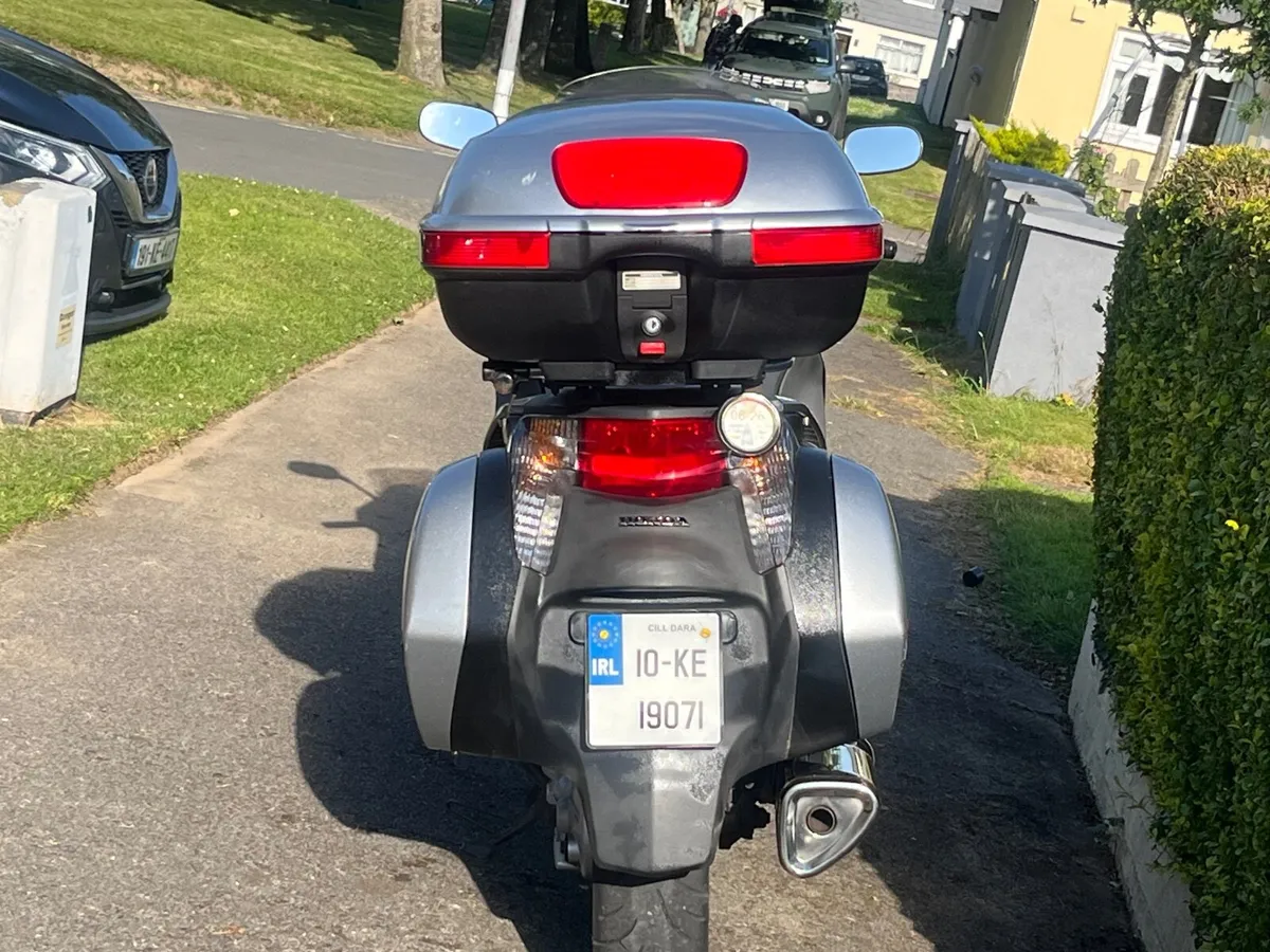 Honda NT 700 2010 - Image 2