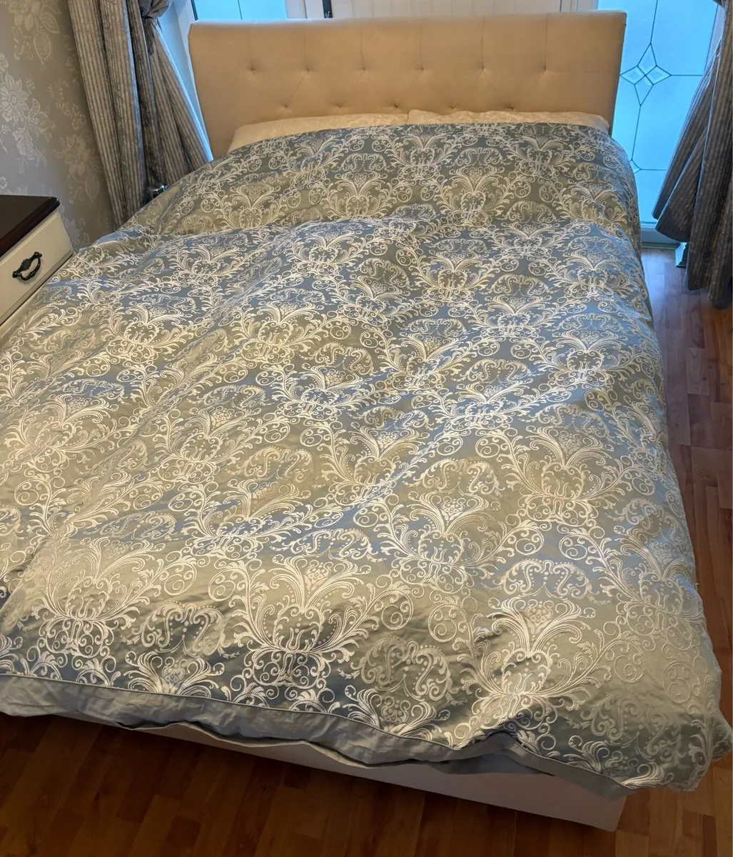 Double bed - Image 2