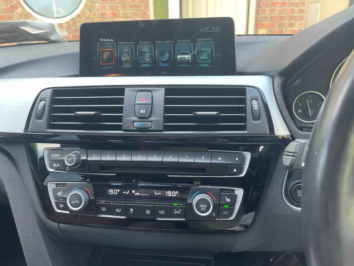 BMW 3-Series 2017 - Image 3