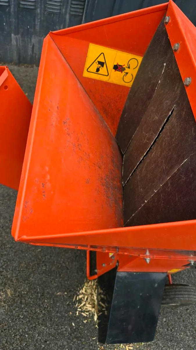 Bearcat Honda 8hp chipper shredder - Image 4
