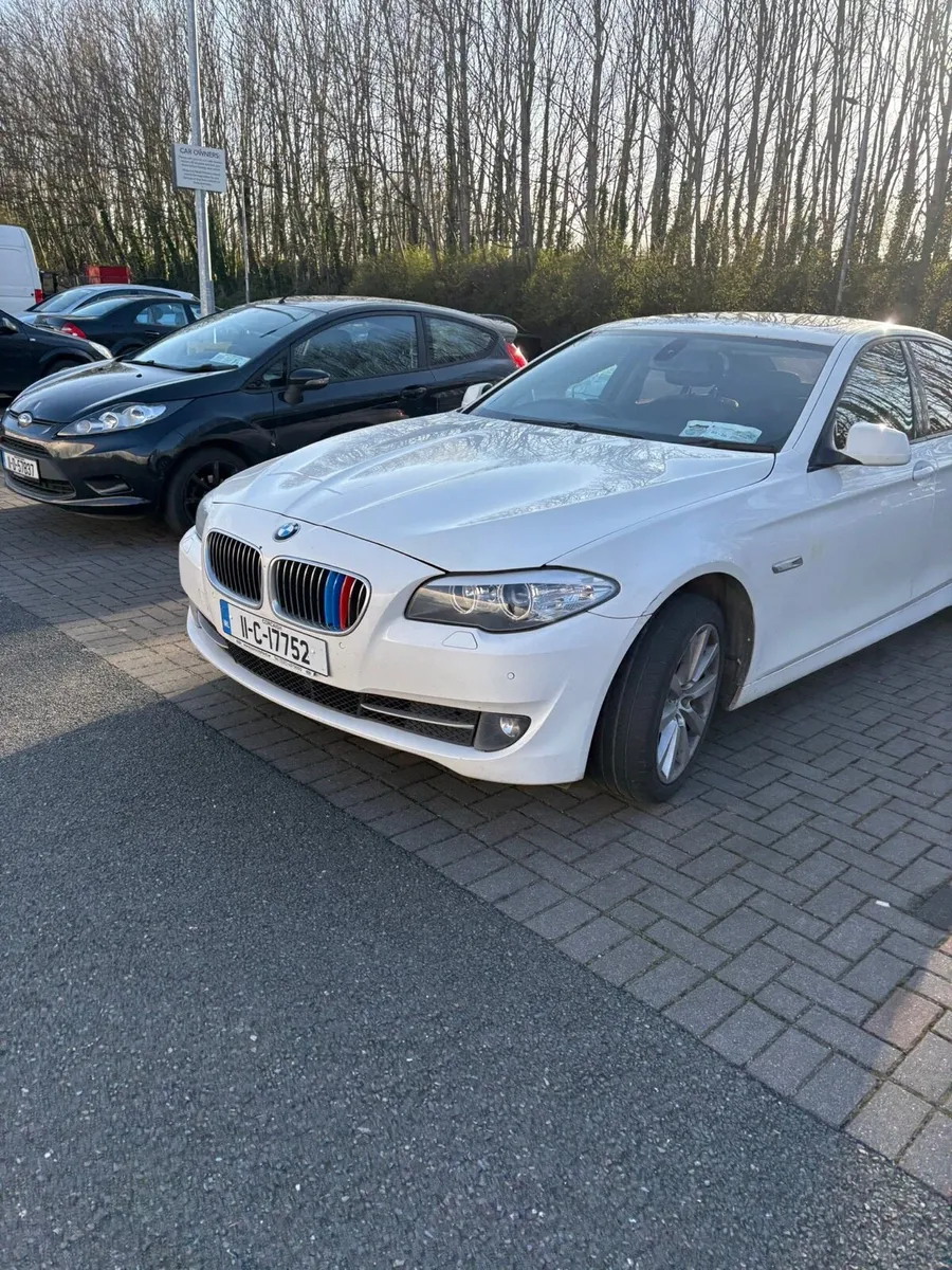 BMW F10 sunroof high spec - Image 1