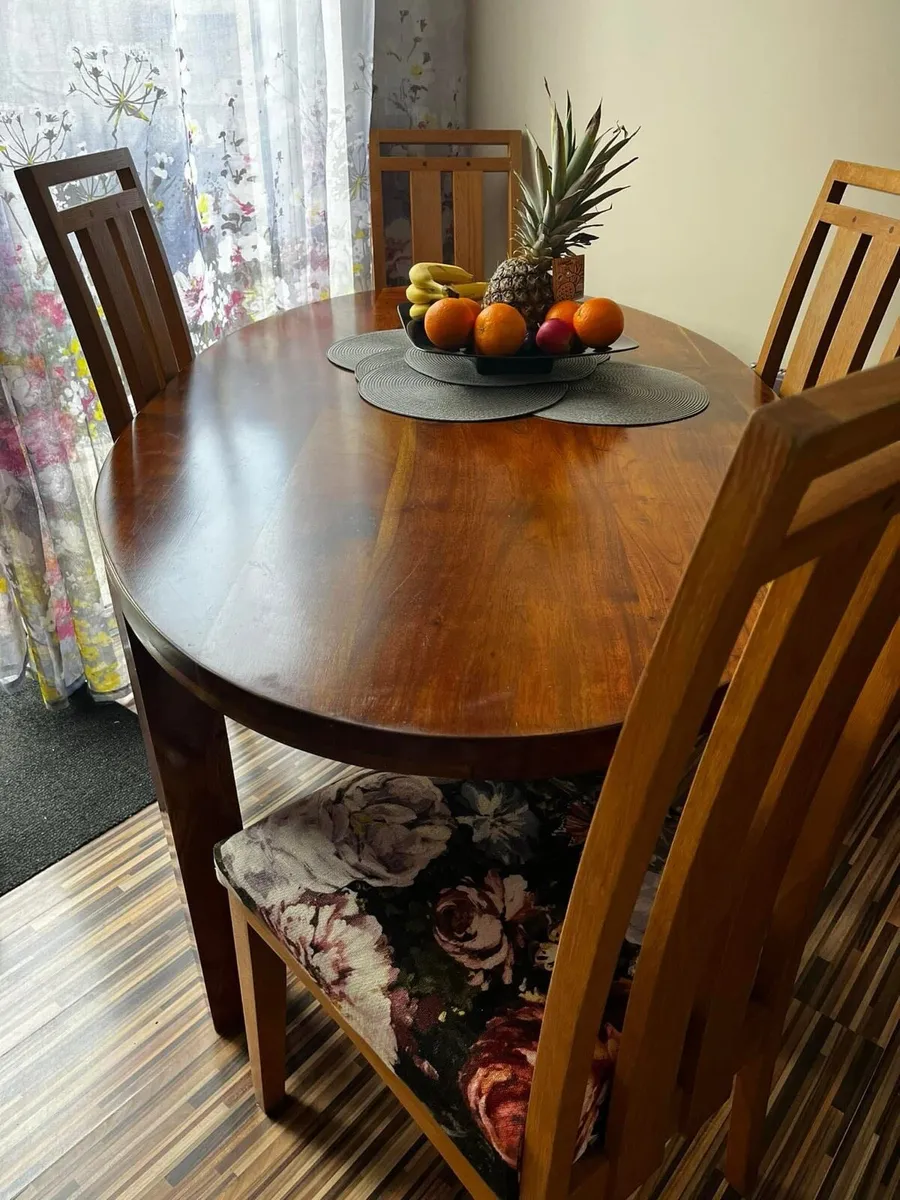 Dinning table - Image 1