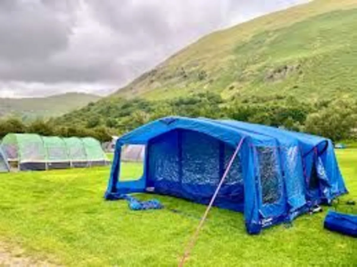 7 Person Berghaus Tent Incl ground sheet & carpet - Image 2