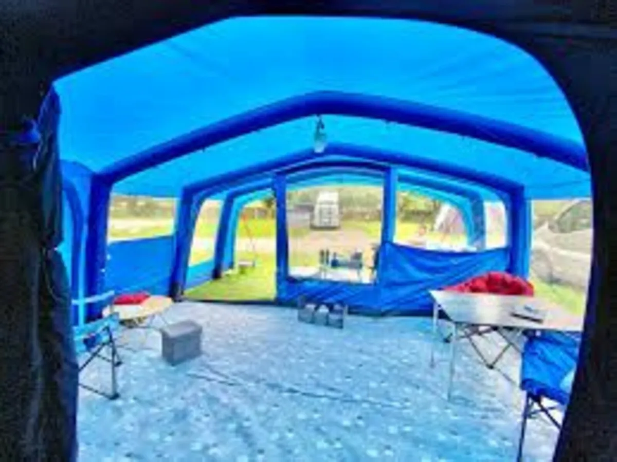 7 Person Berghaus Tent Incl ground sheet & carpet - Image 3