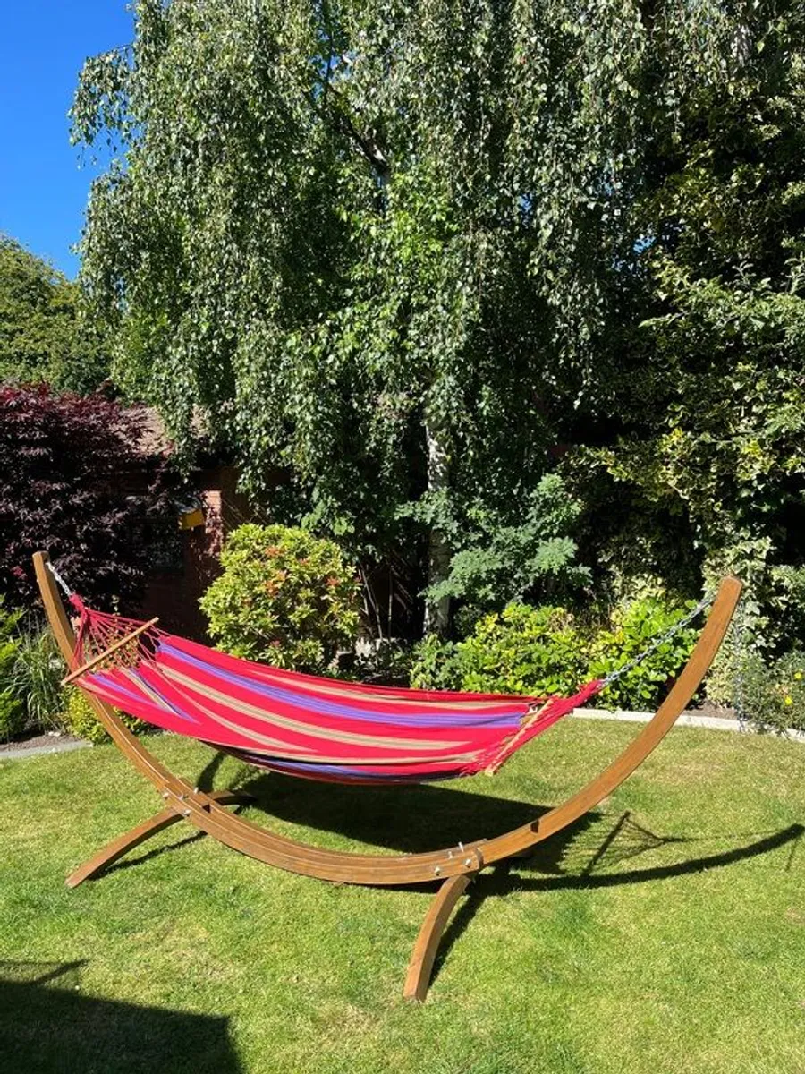 Premium wooden hammock stand and hammock - Image 2