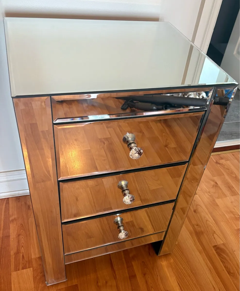 Mirrored Locker - Image 1