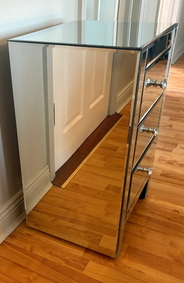 Mirrored Locker - Image 2