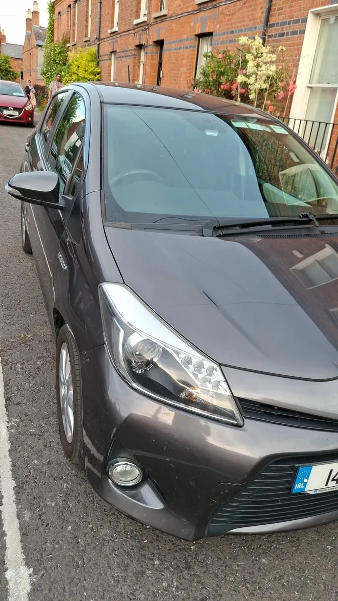 Toyota Yaris 2014 Hybrid Automatic - Image 2
