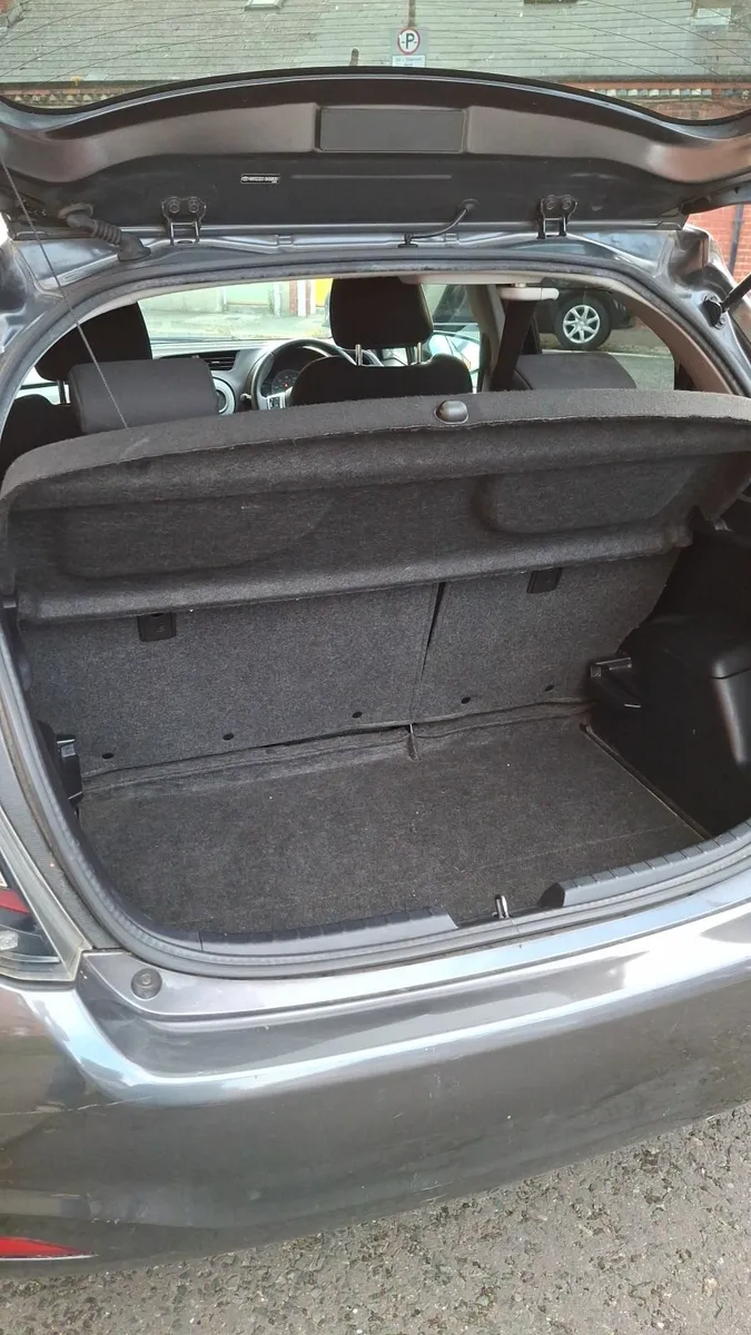 Toyota Yaris 2014 Hybrid Automatic - Image 4