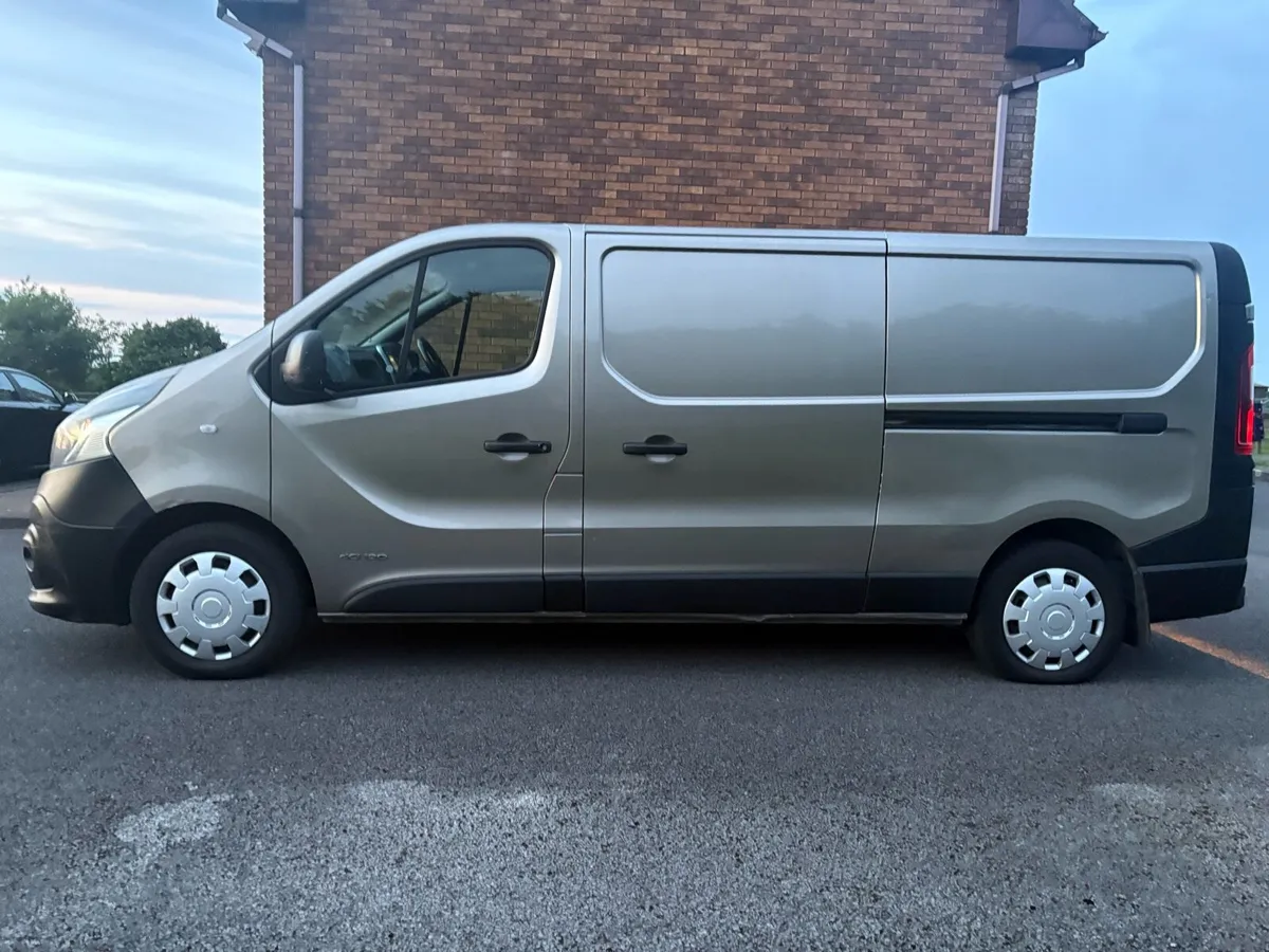 2017 Nissan NV300,Doe 10/25,Driving Perfect - Image 4