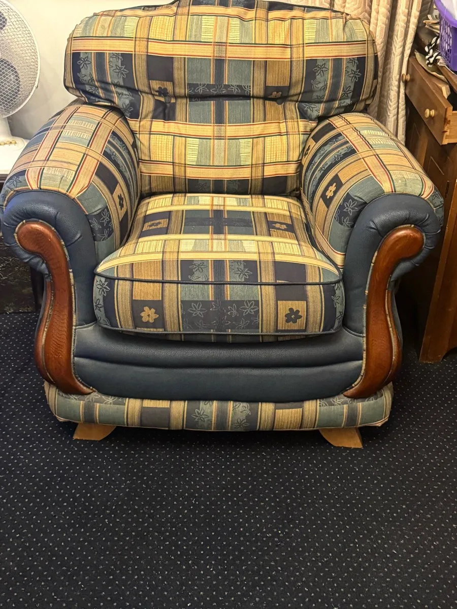 Couch & chair - Image 3