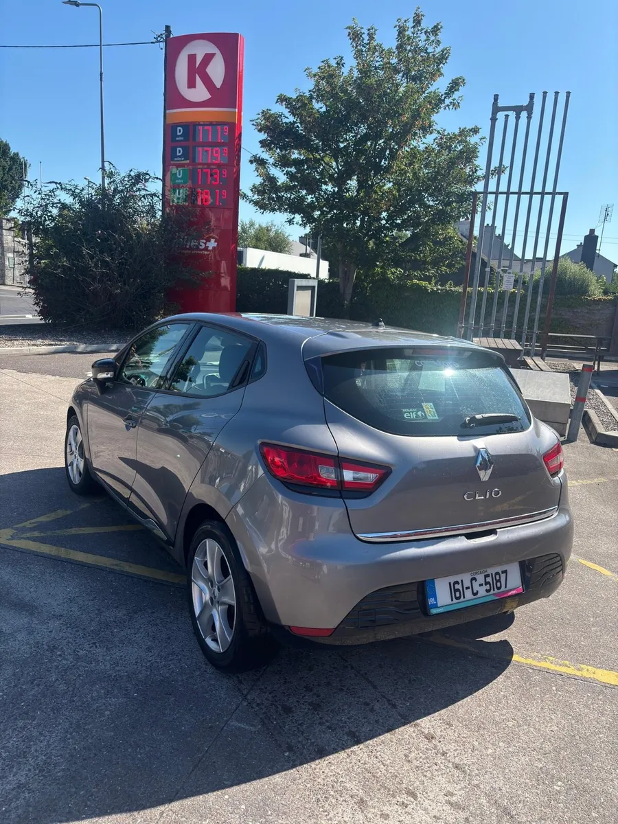 Renault Clio Dynamique petrol - Image 2