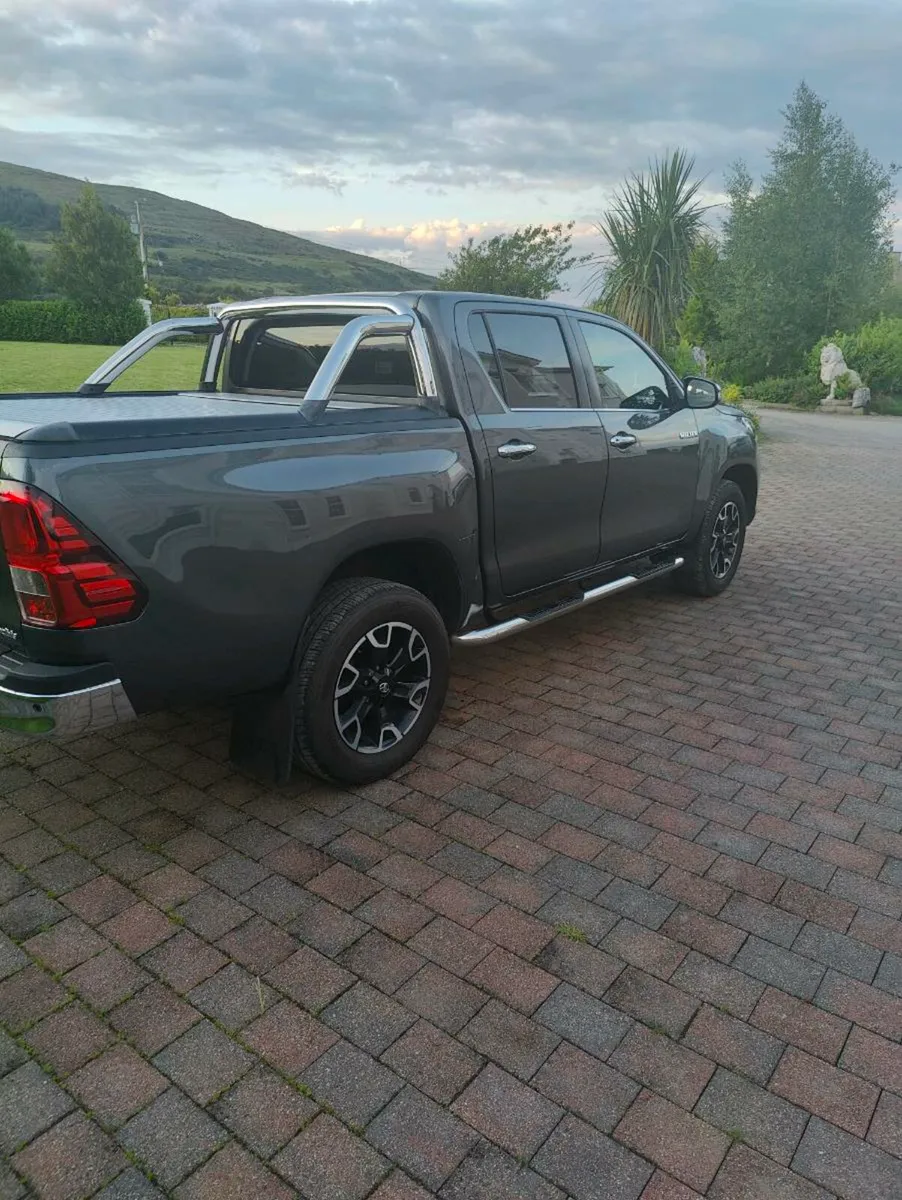 2017 Toyota hilux - Image 2