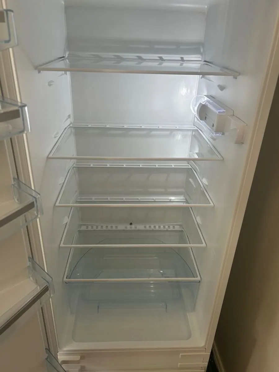 Integrated Fridge Freezer Bosch 70/30 - Image 4
