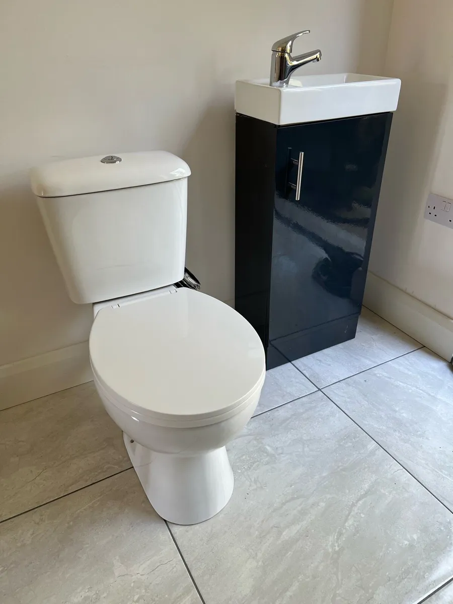 Vanity Unit & Toilet - Image 1