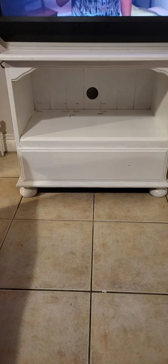 Tv stand