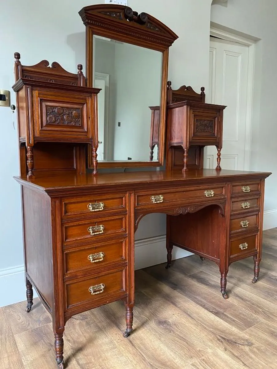 Wardrobe & Dressing Table - Image 4