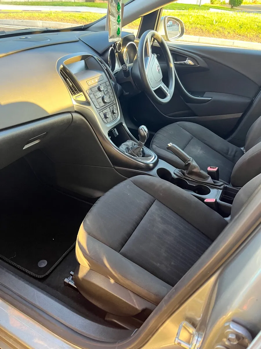 Opel Astra 2014 - Image 3