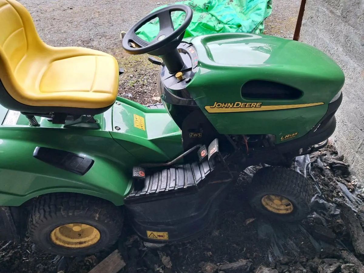 Ride on lawnmower - Image 2