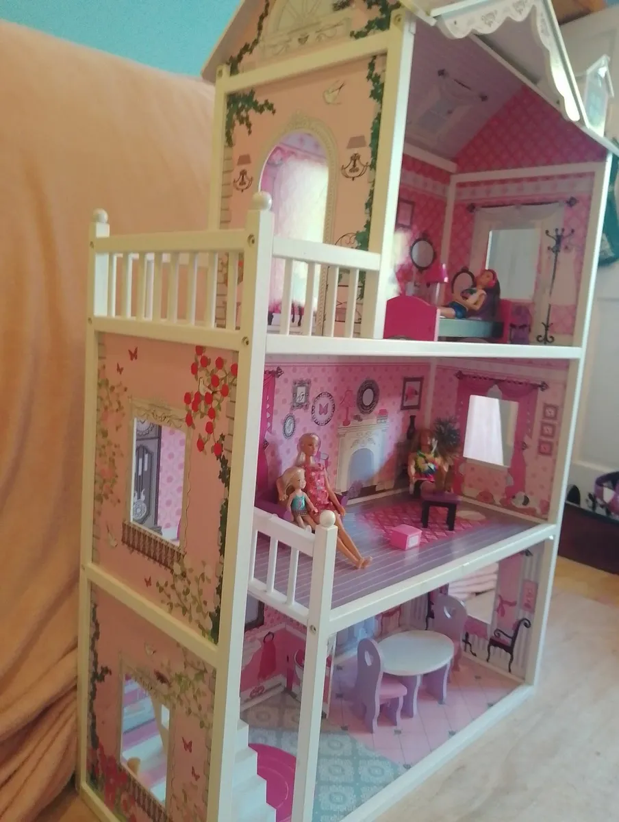Dolls house - Image 1