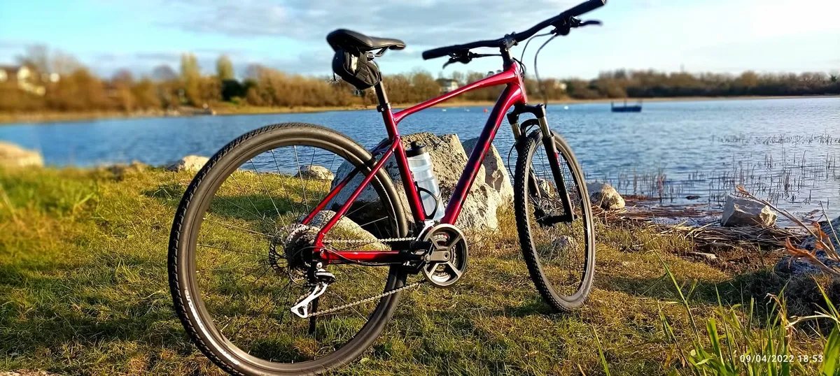Hybrid bike - Image 1