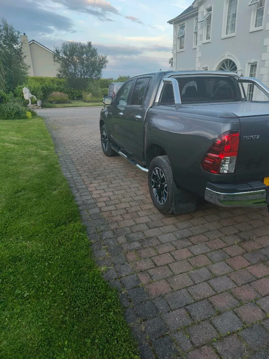 2017 Toyota hilux - Image 4