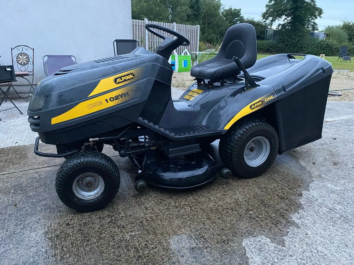 Ride on mower - Image 1