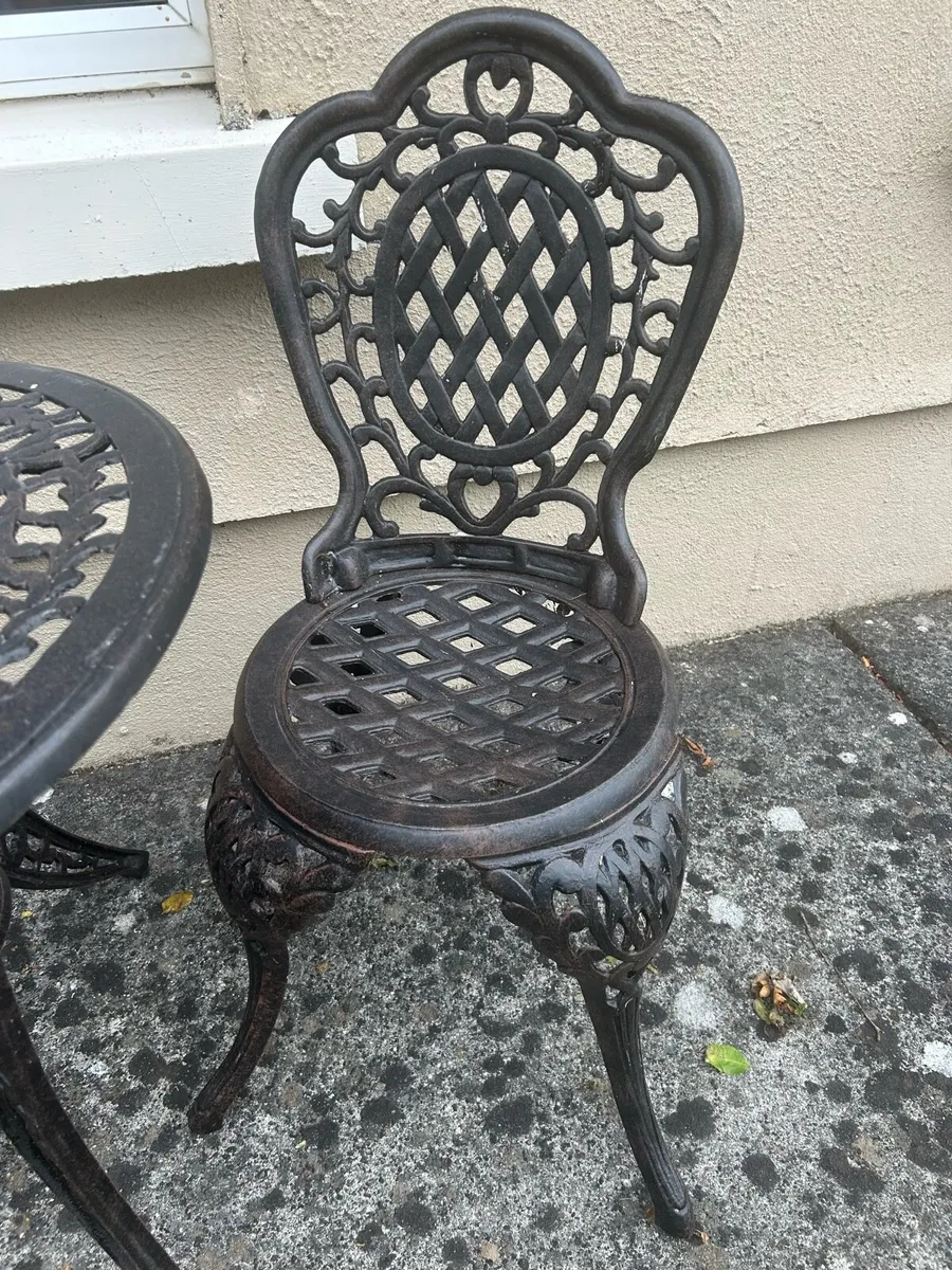 Cast aluminium bistro set, antique bronze finish. - Image 3