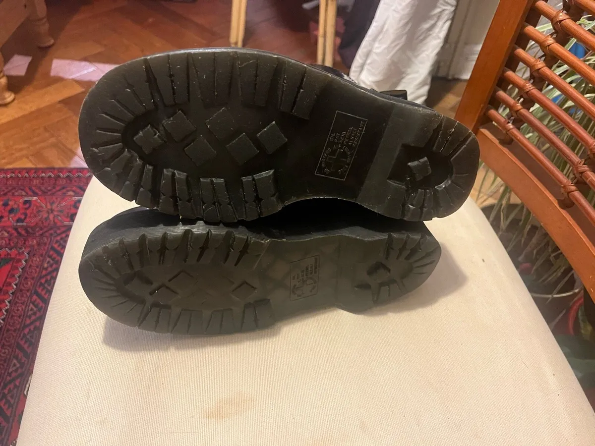 Second hand boots: Dr Martins, Tommy & Timberland - Image 2