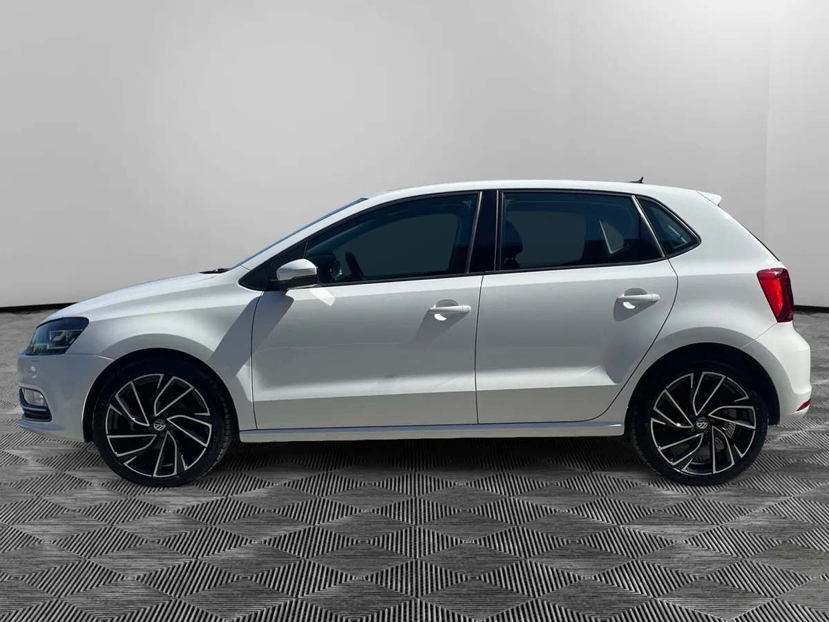 VW Polo Comfortline -Low KM - Image 2