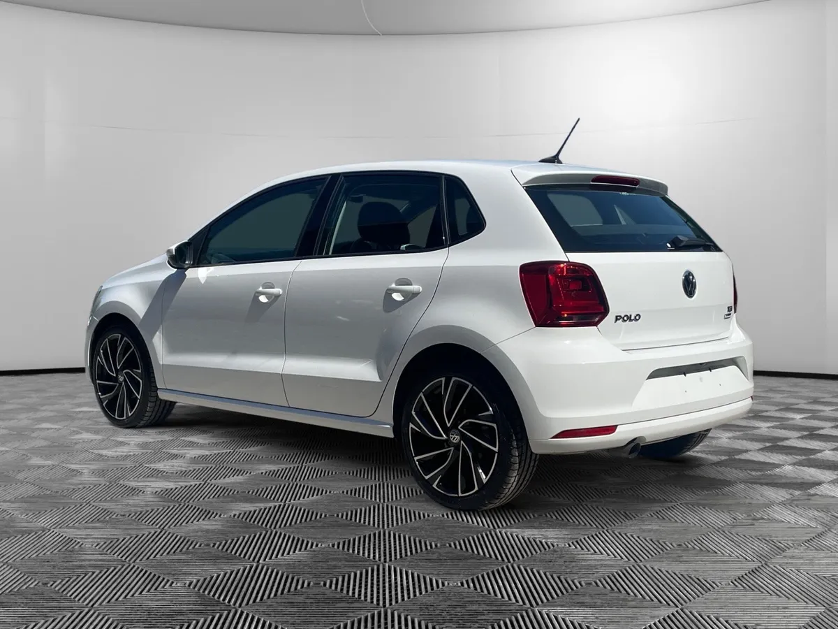 VW Polo Comfortline -Low KM - Image 3