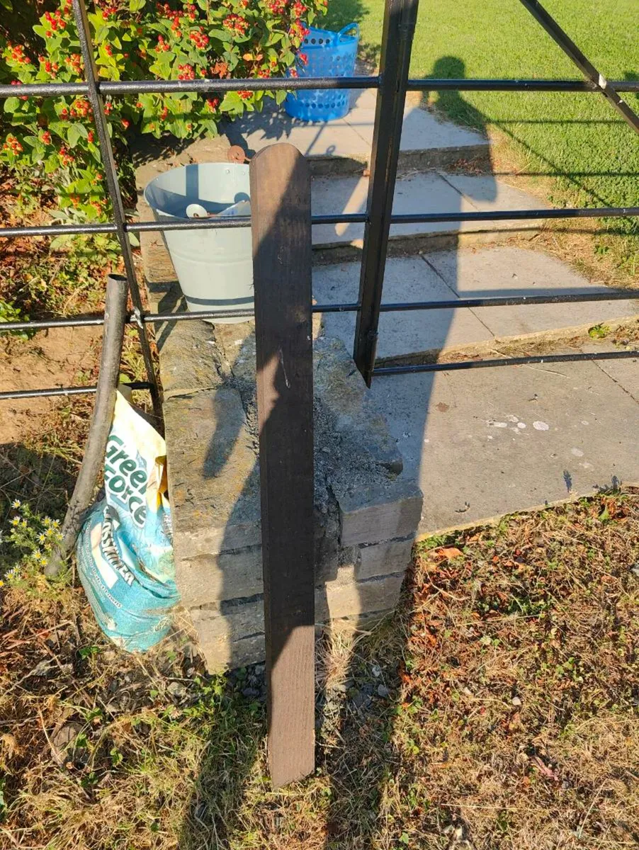 Tanks/Bins/Stakes/Wire - Image 1