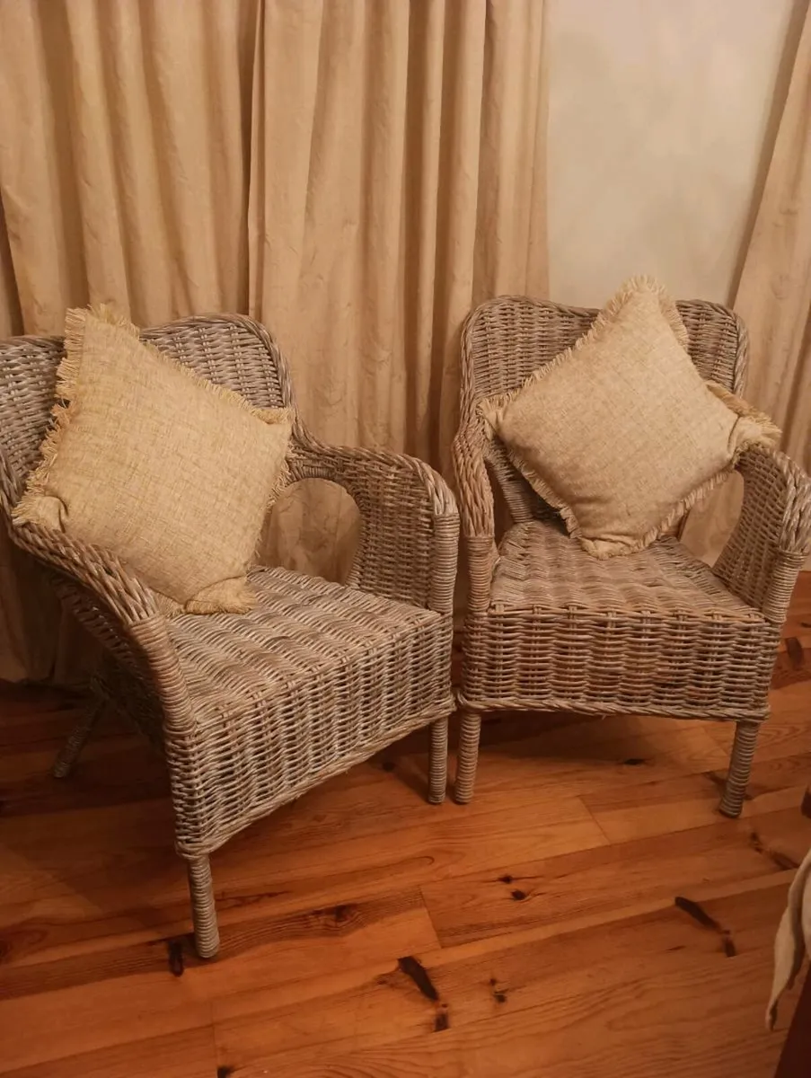2 beautiful whicker chairs ,new - Image 1