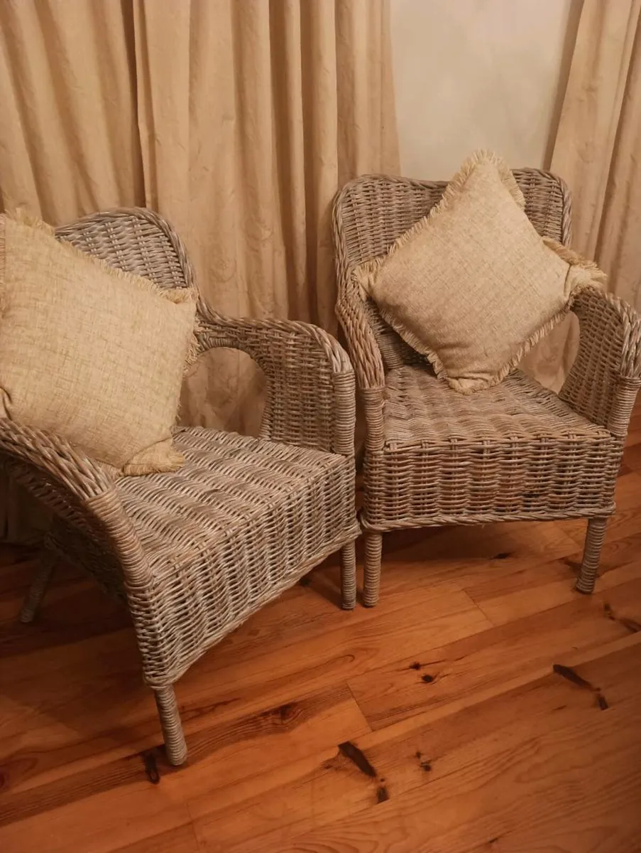 2 beautiful whicker chairs ,new - Image 4