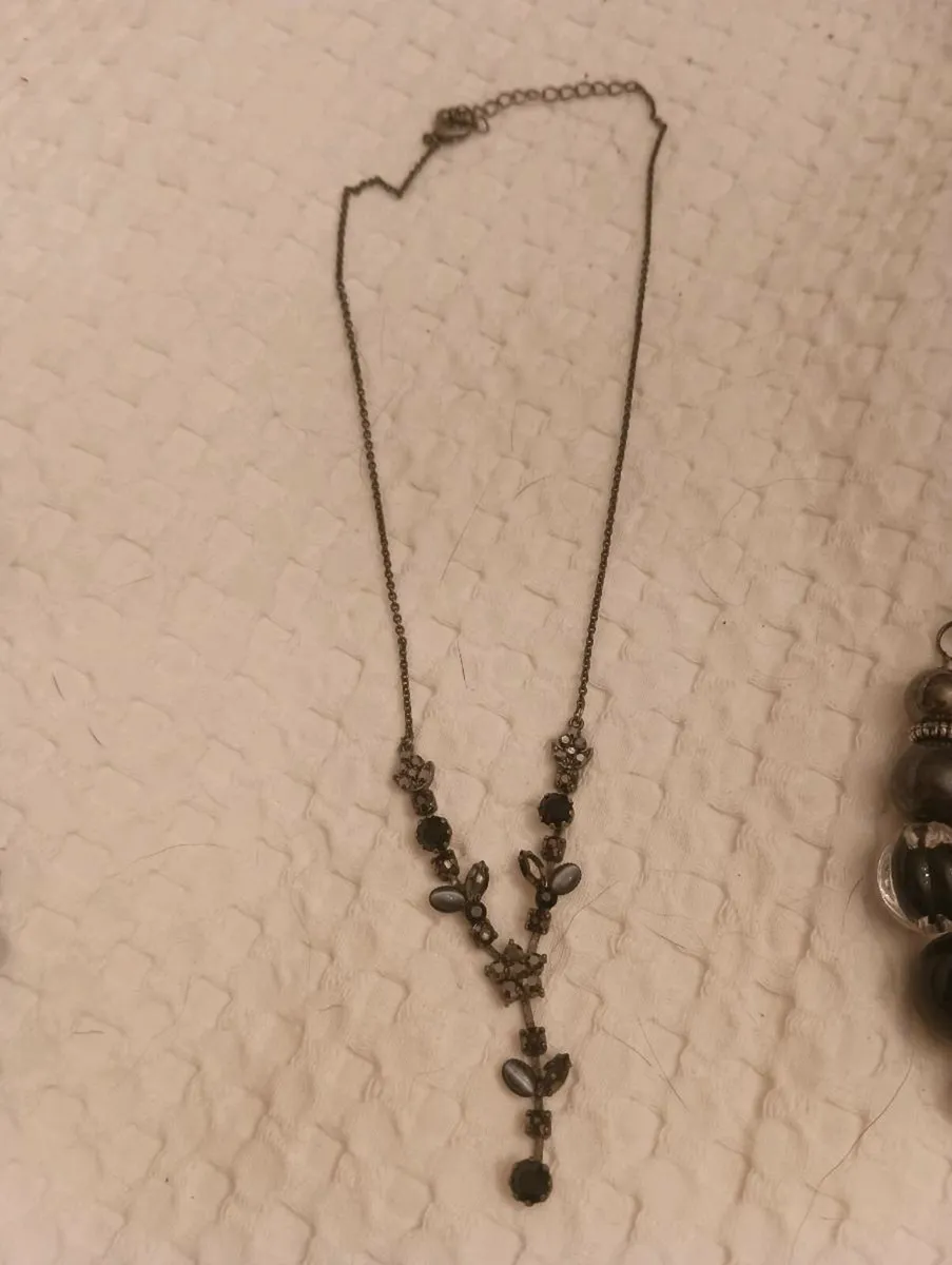 Beautiful chains 5 Euro Each - Image 3