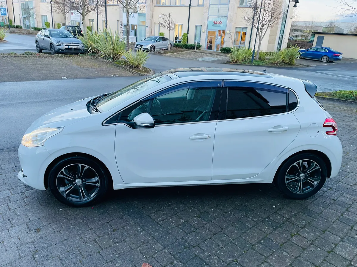 2014 PEUGEOT 208 1.2 AUTO PREMIUM MODEL - Image 3