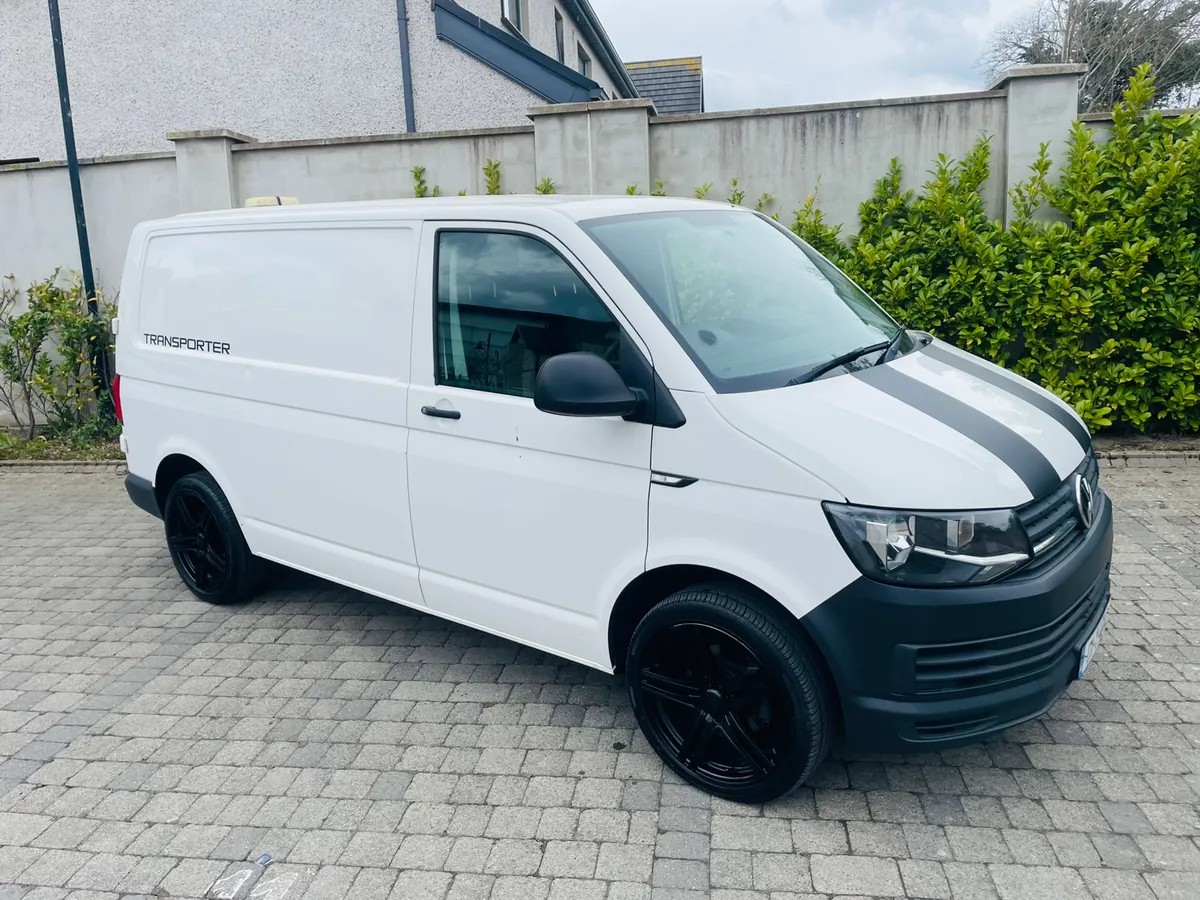 2017 VOLKSWAGEN TRANSPORTER 2.0 TDI VAN - Image 1