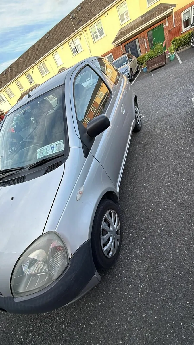 Toyota Yaris 2000 - Image 1