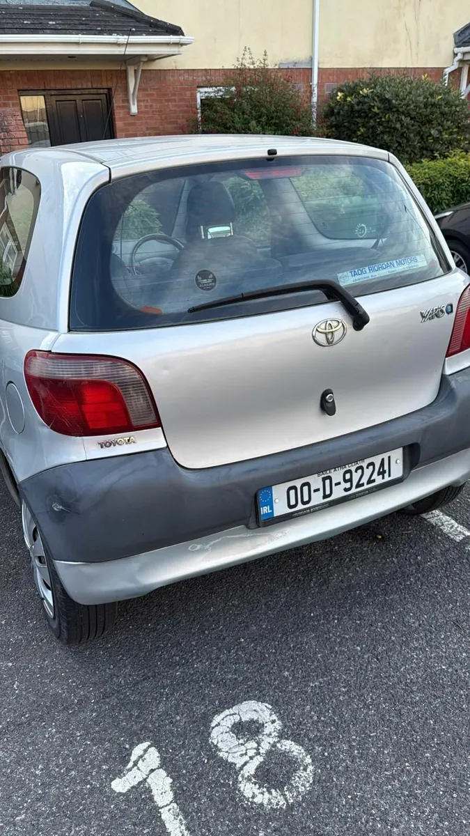 Toyota Yaris 2000 - Image 2