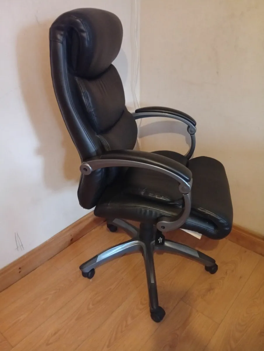 Deluxe Quality Leather Computer Swivel chair 3mont - Image 4
