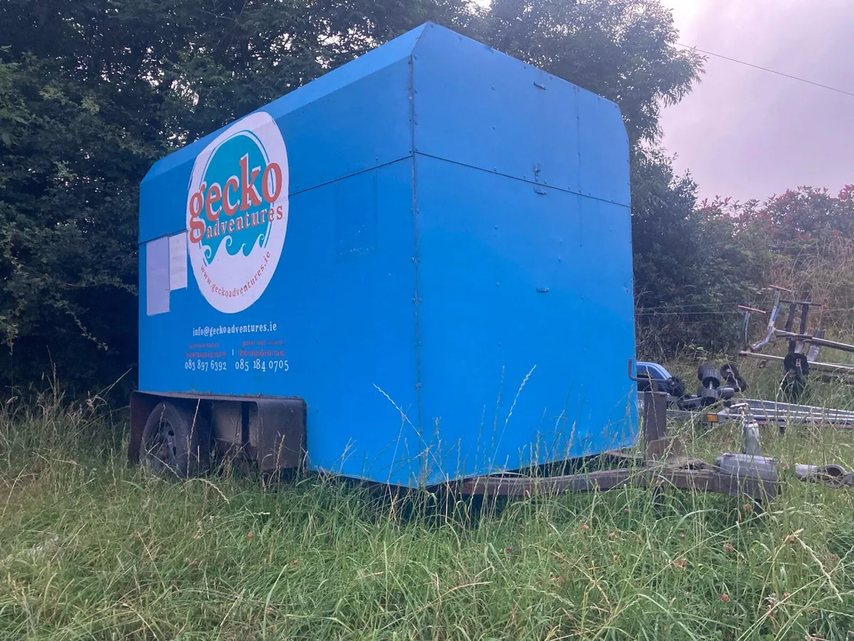 Box trailer (needs new axel)