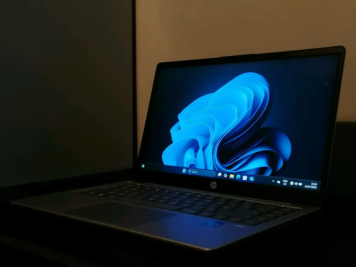 HP Pavilion SE 14" Laptop - Intel Core i3, 256 GB - Image 3