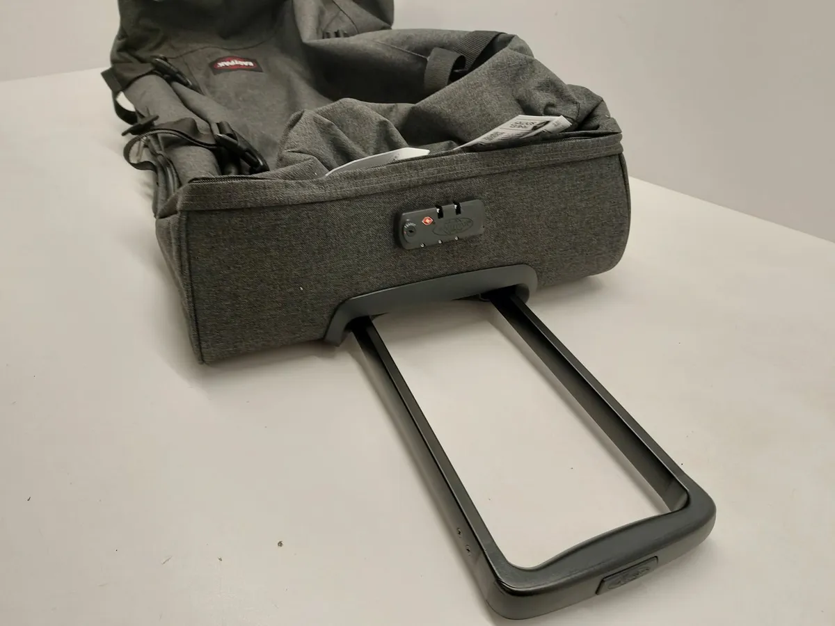 Online Auction Of An Eastpak Travelbag & More! - Image 3