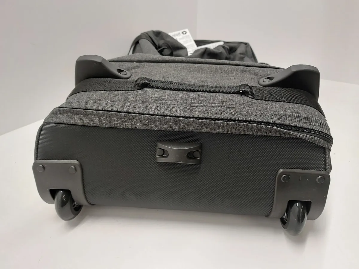 Online Auction Of An Eastpak Travelbag & More! - Image 4