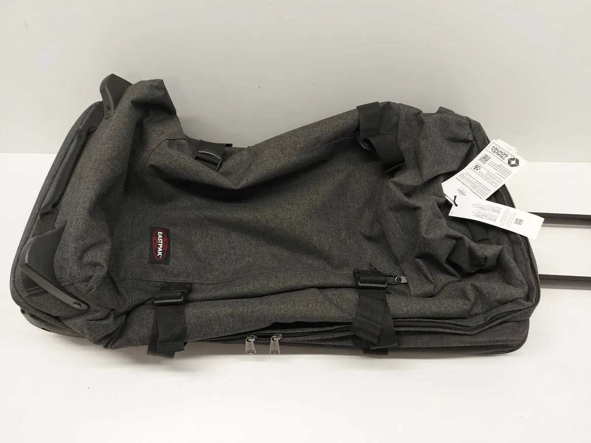 Online Auction Of An Eastpak Travelbag & More! - Image 1