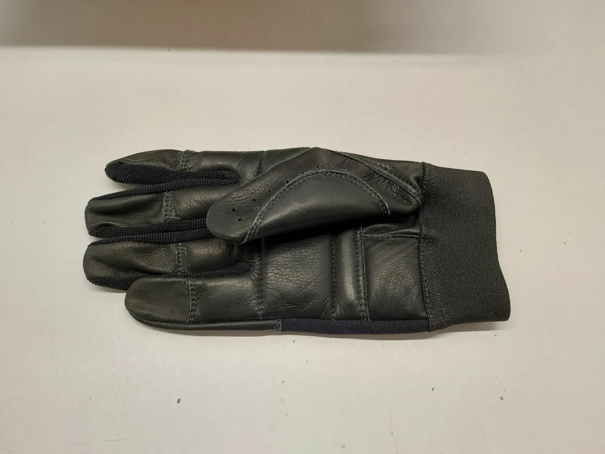 Online Auction Of Globaleather Gloves & More! - Image 1