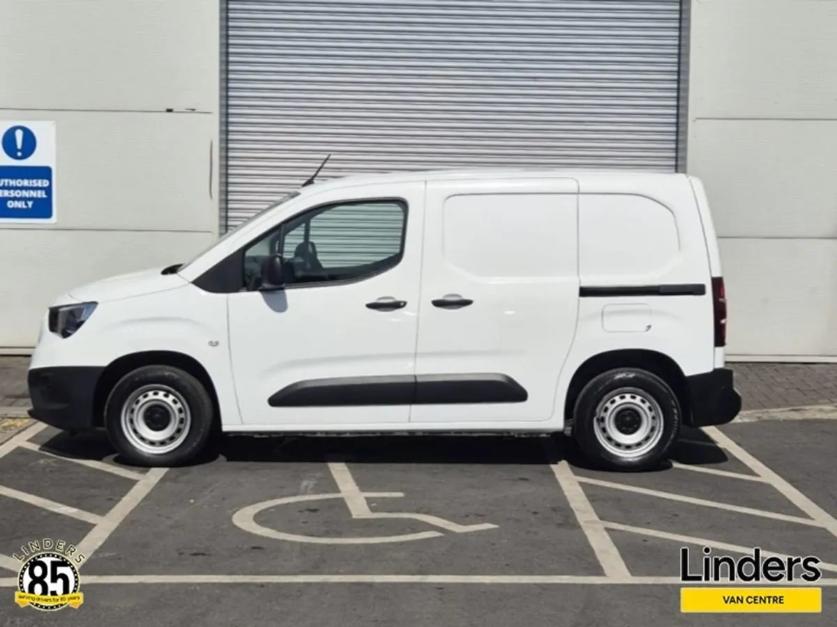 Opel Combo 3 Seats ONE Owner - Image 3