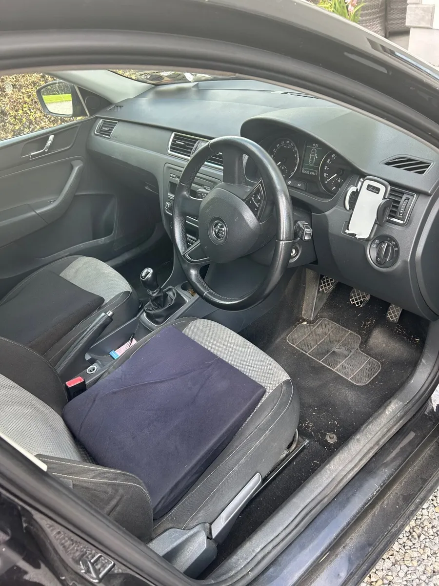 Skoda Rapid 2013 - Image 2