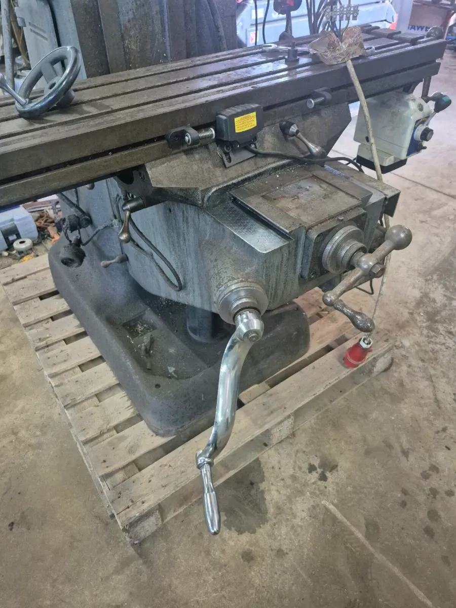 Bridgeport milling machine - Image 2